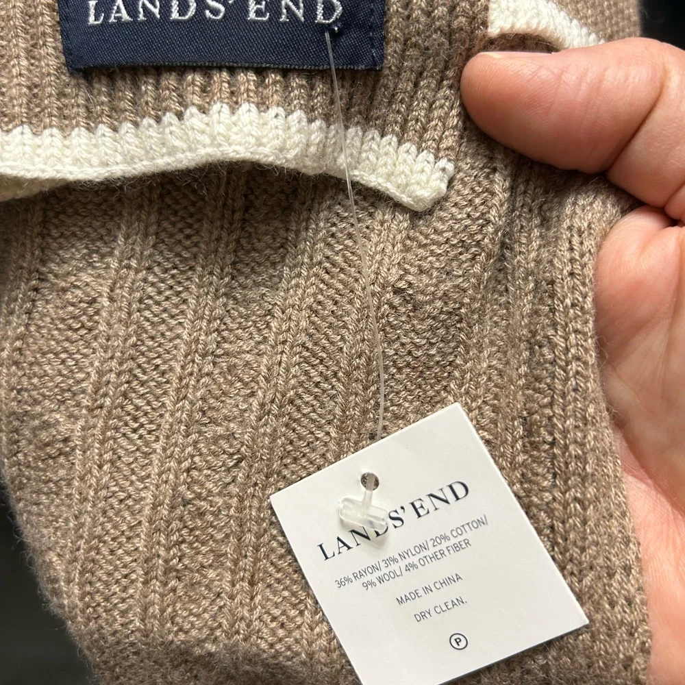 3 for 30$ Lands End cable knit scarf new with tags